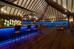 Maldives scuba diving holiday - Eriyadu Island Resort. Bar.